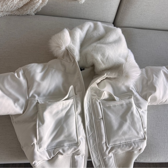 Like New Aeaea Puffer size M - Picture 3 of 6